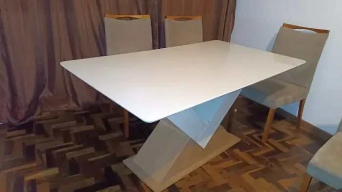 Mesa de jantar com 6 cadeiras