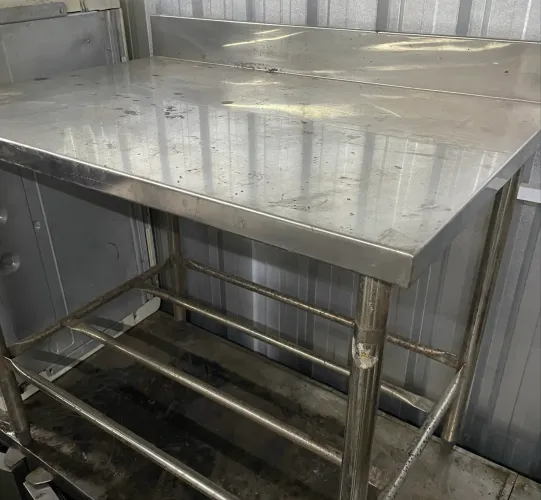 Bancada inox 1 X 70 com espelho e paneleiro embaixo