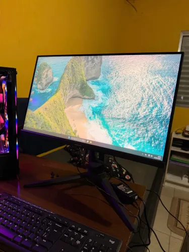 SAMSUNG ODISSEY G3 24POL 144HZ FUNCIONANDO COM DETALHE