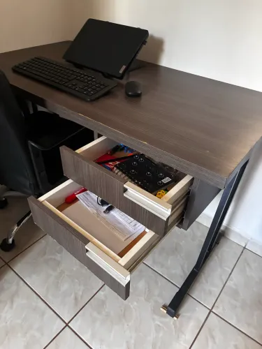 Mesa de Escritório / Escrivaninha com 2 Gavetas (1,20m x 0,60m)