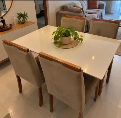 Mesa de Jantar Com 4 Cadeiras (Produto Novo)