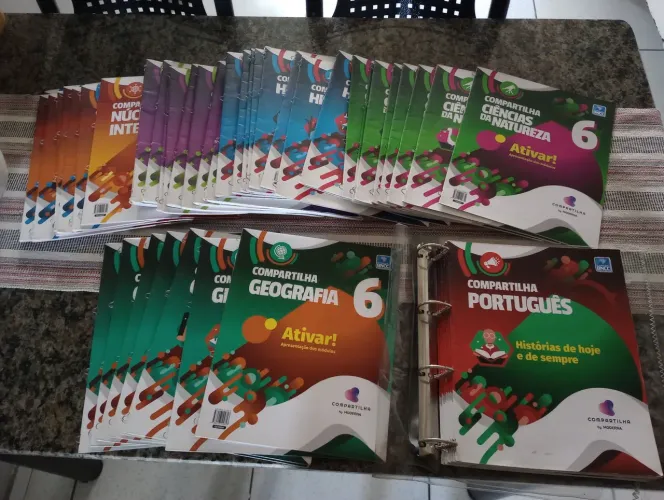 Coleção livros Compartilha do 6° ano. Editora Moderna. Inclui os livros de inglês!.