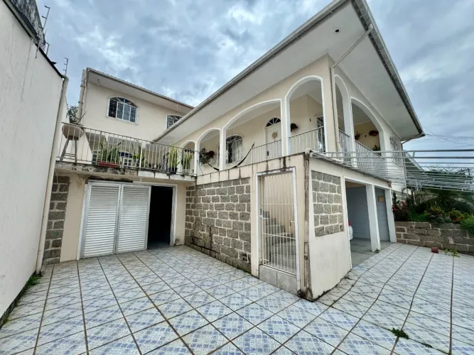 Casa c/ 03 dormitórios com 347,600m² em Capoeiras, Florianópolis/SC
