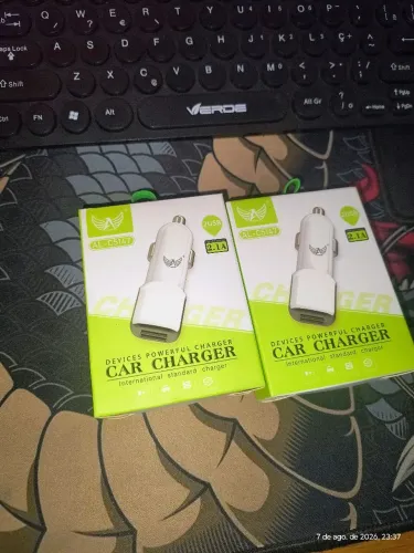 Carregador de celular para carro - Novo - R$ 20