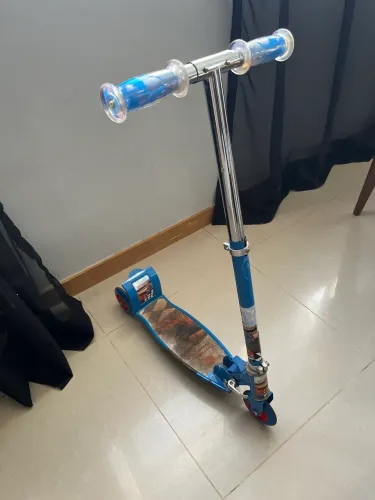 Patinete infantil dobrável e ajustável