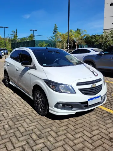 Chevrolet Onix Hatch Effect 1.4 8V Flex Power Mec. 4P 2016