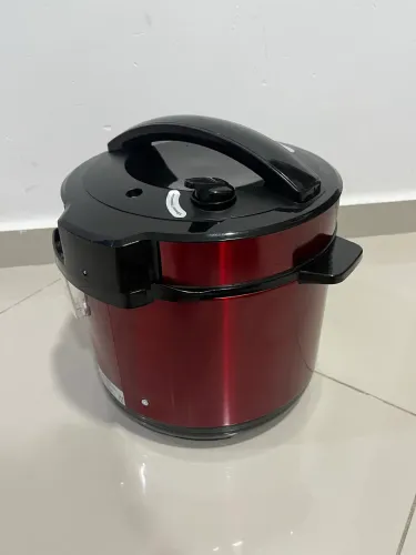 Vendo uma panela de pressão elétrica 5 litro