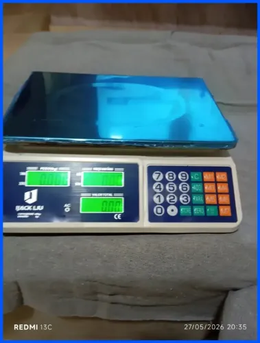Balança Digital Eletrônica com capacidade de 40kg Bivolt 110/220V Nova