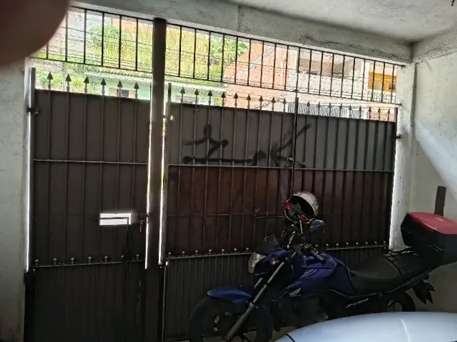 vendo um portão social garagem