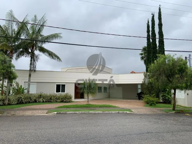 Casa térrea à venda com 5 quartos no Condomínio Reserva Colonial em Valinhos/SP.