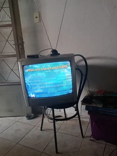 Só R$60!!! Tv com antena e conversor