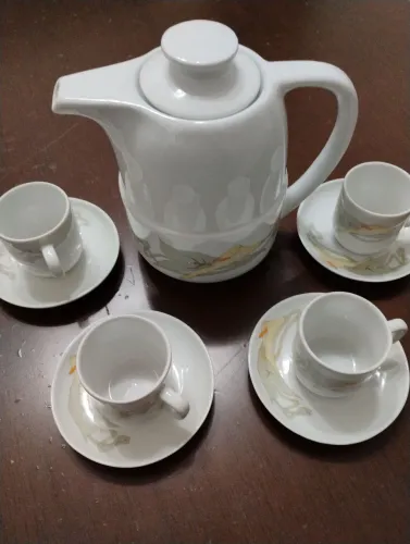 Jogo de 4 xícaras de café com Bule Pozzani