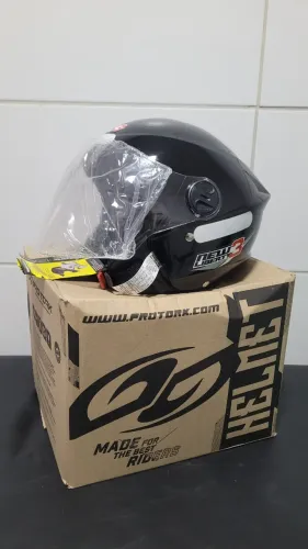 Capacetes Pro Tork aberto e fechado