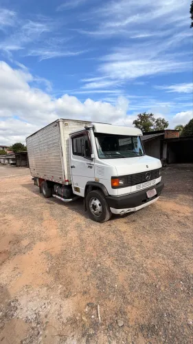 MB 710 Plus baú 2008 com 319mil km original
