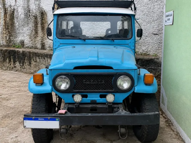 Toyota Band.Jipe Cap.de Aço Chas. Curto Diesel 1978
