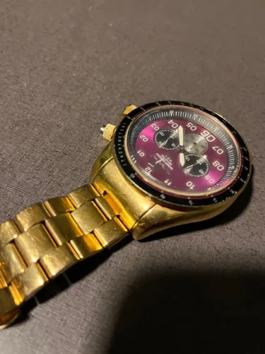 Relógio dourado marca Vestal
