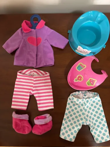 Kit roupinhas e acessórios boneca baby alive
