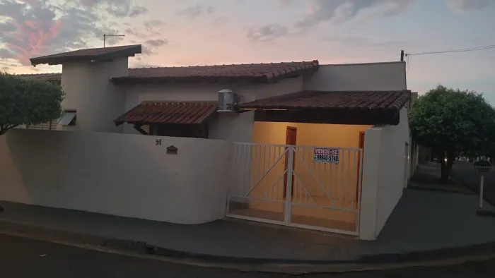 Excelente casa com 3 Ar-condicionados -Imperdível - preço reduzido para morar e investir