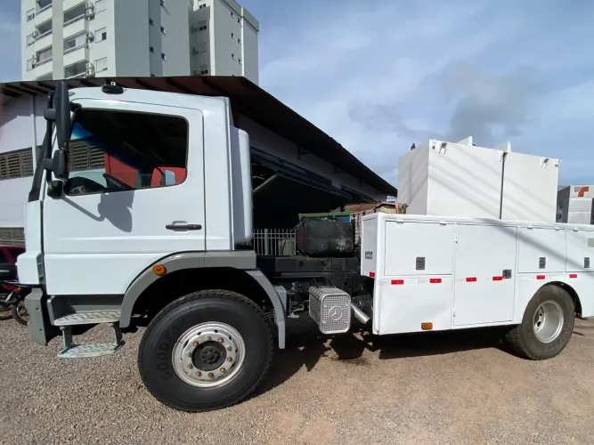 M. Benz Atego 1725-4x4 ano 2009 mecânica operacional-