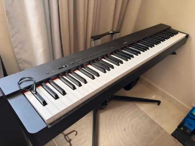 Piano digital Yamaha P255 Com suporte Stay