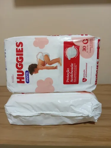 Fraldas huggies tamanho G. 35 reais cada pacote