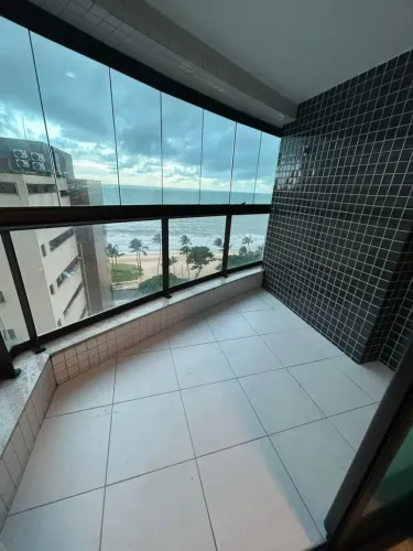Na avenida boa viagem, Finamente Mobiliado e Decorado, 43m² sendo 1 quarto com varanda, vi