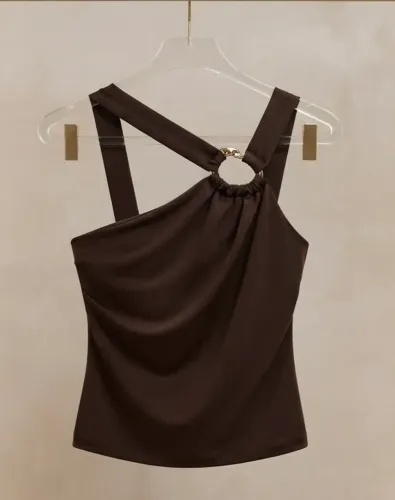 blusa cropped da renner, tamanho p, na cor marrom. possui alça única