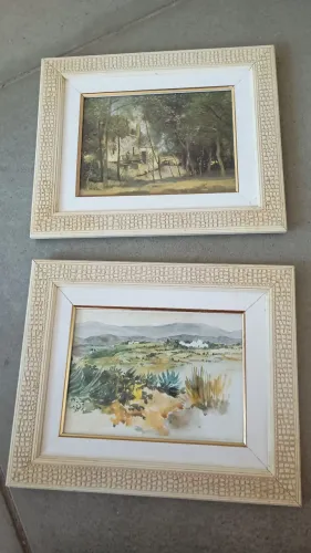 Dois quadros com fotos de obras em museu de Paris