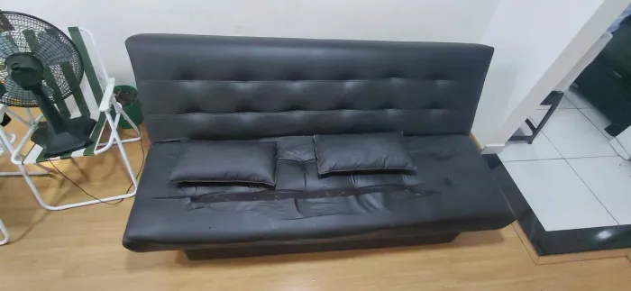 Sofá-cama em courino