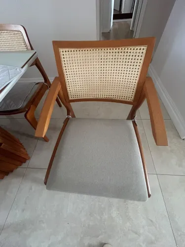 8 Cadeiras mesa jantar 