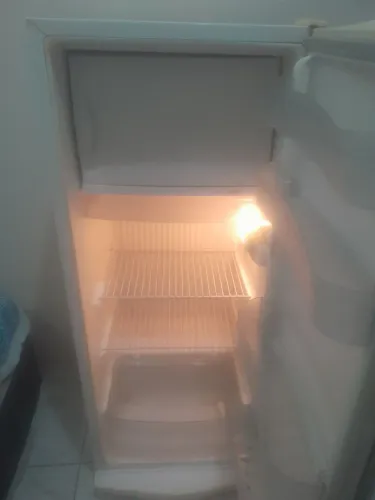 Cama e Geladeira