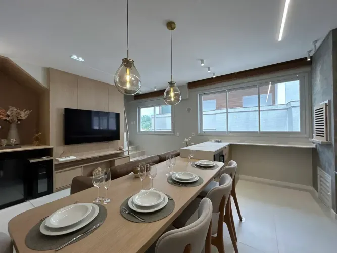 Cobertura Duplex mobiliada de 2 suítes à venda na Trindade, em Florianópolis.