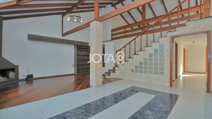 CASA COM 6 QUARTOS PRÓXIMA AO PARQUE BARIGUI Casa Com 6 Quartos Próxima Ao Parque Barigui