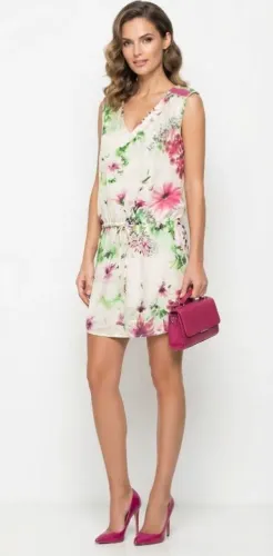 Vestido it's & co tamanho P. Novo. Estampado/ acetinado com bordados