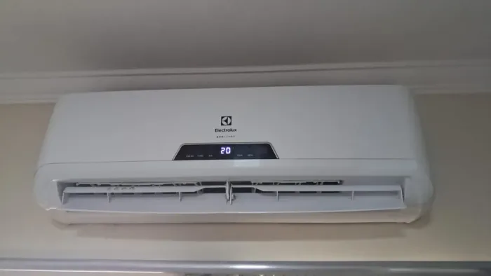 Ar-condicionado Split Electrolux 9.000 BTUs - Funcionando
