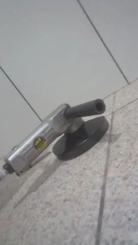 Esmerilhadeira pneumática