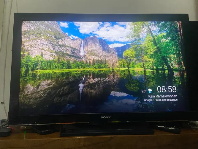 TV Sony Bravia 40 KDL-40BX455 - Funcionando, carcaça traseira quebrada