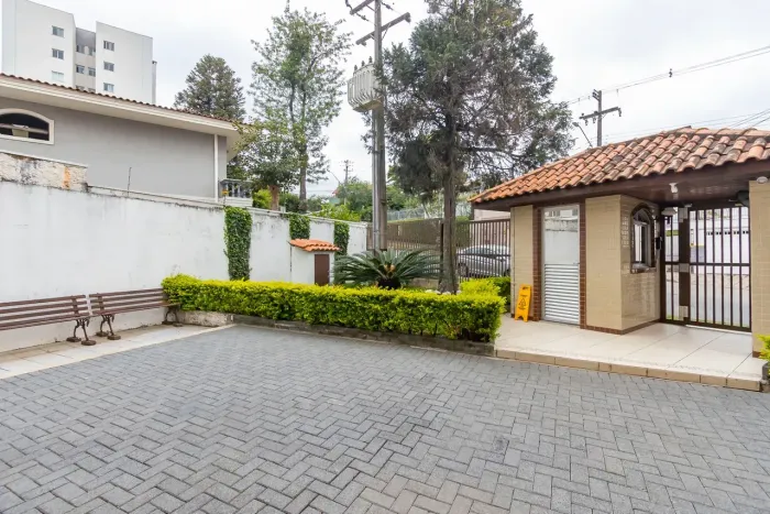 Apartamento de 02 dormitorios para locação no Portão - Curitiba - Pr.
