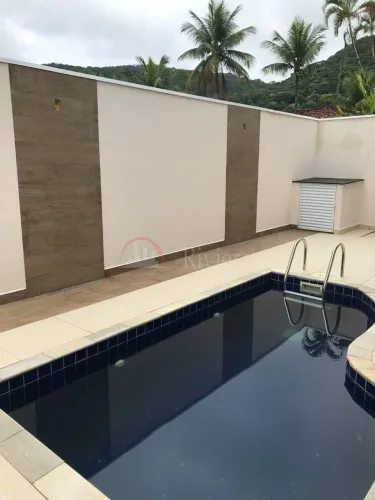 Casa a Venda na praia de Juquehy em condomínio fecha a poucos metros do mar