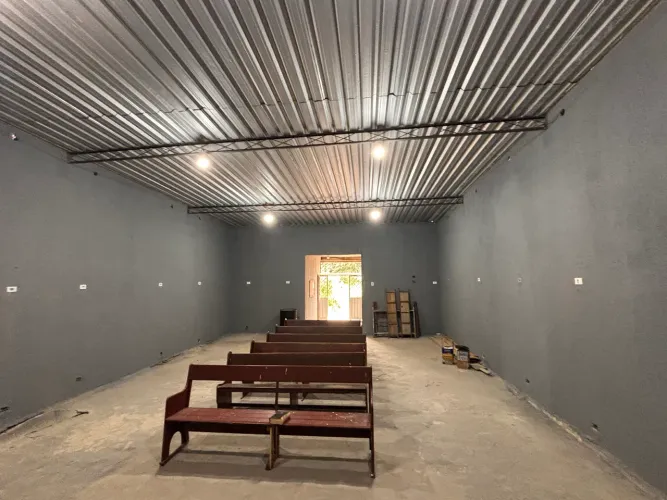 Vendo galpão onde funcionava uma igreja em Rocha Sobrinho Mesquita 