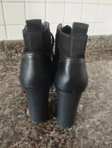 Bota feminina semi nova Dakota