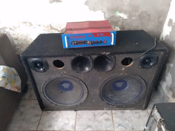 Caixa de som completa pra vender .