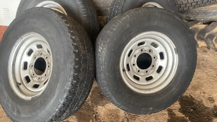 Roda e pneus