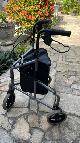 Andador dobrável com 3 rodas