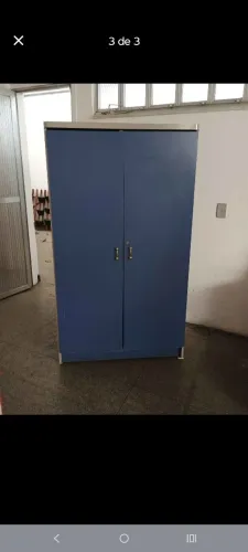 Armário azul