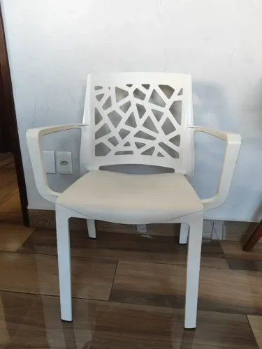 Kit 4 Cadeiras/Poltronas Stuart Brancas com Braço