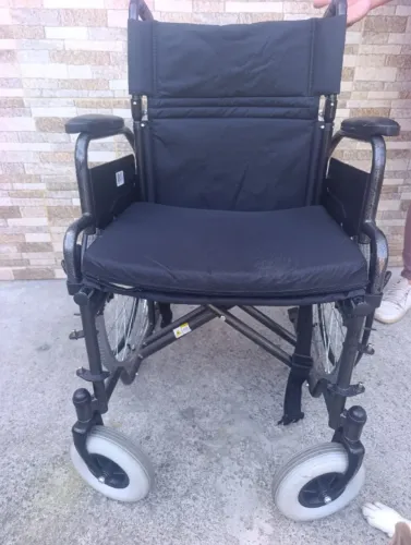 Cadeira de Rodas Manual Dobrável 