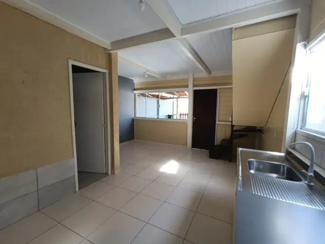 Sobrado para aluguel com 45 metros quadrados com 1 quarto em Pântano do Sul - Florianópoli