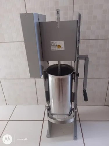Vende-se uma masseira profissional nova nunca foi usada 6KL