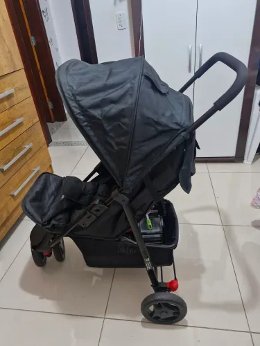 Carrinho de bebê pouquíssimo usado